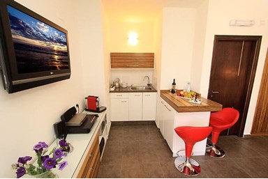 באטצ'י - סוויטה על שפת הבריכה