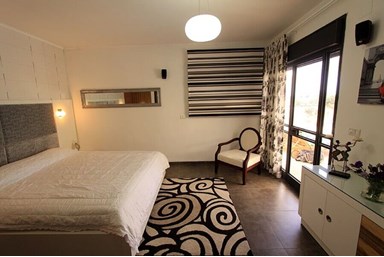 באטצ'י - סוויטה על שפת הבריכה