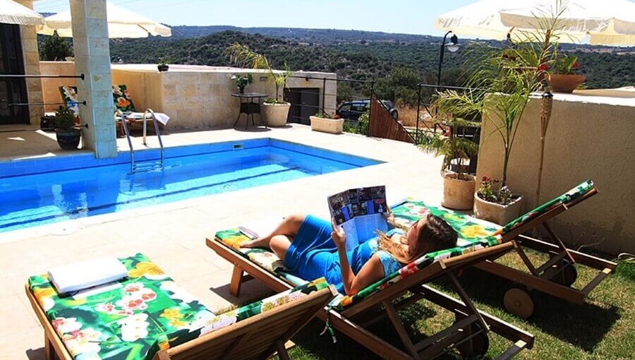 באטצ'י חצר ובריכה (6).jpg