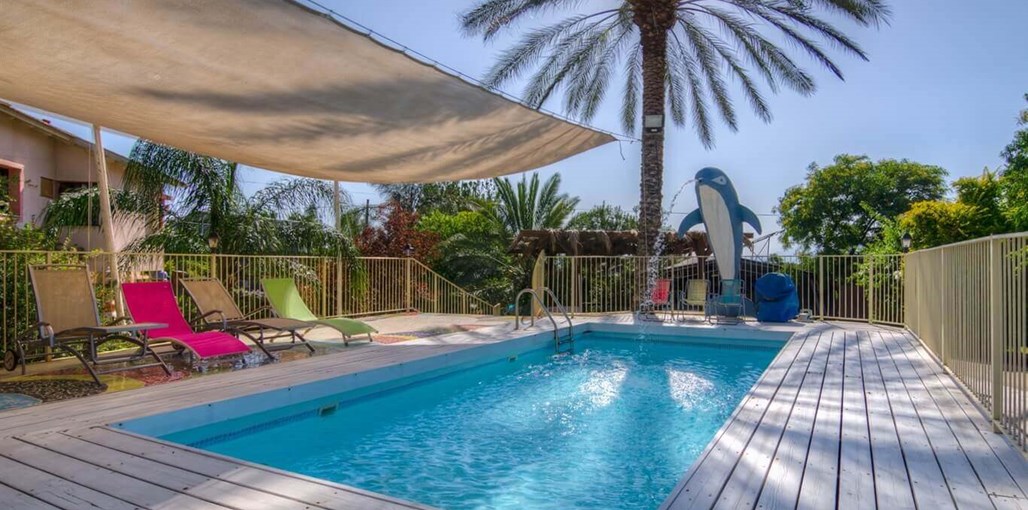 בפרדס חצר ובריכה (7).jpg