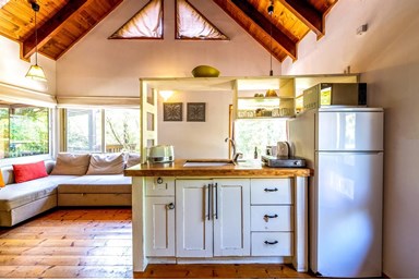 אתנחתא מעלה גמלא - בקתות העץ