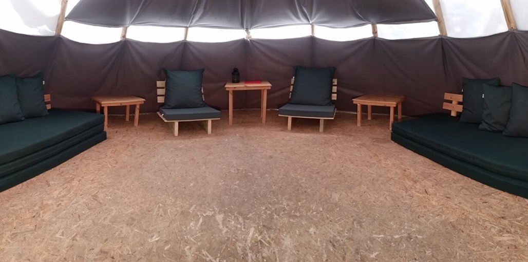 אינדיאני ג'ונס אוהל גדול (1).jpg