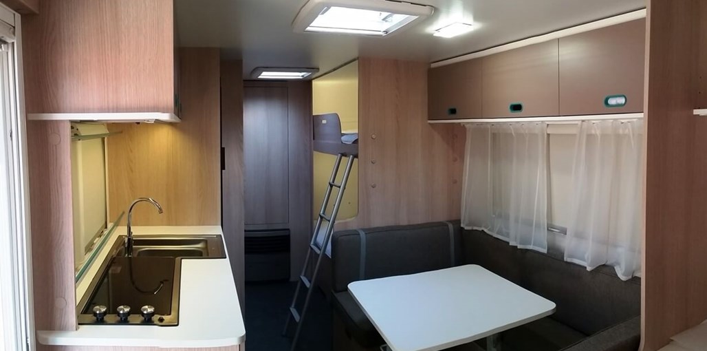 אינדיאני ג'ונס קרוואן (1).jpg