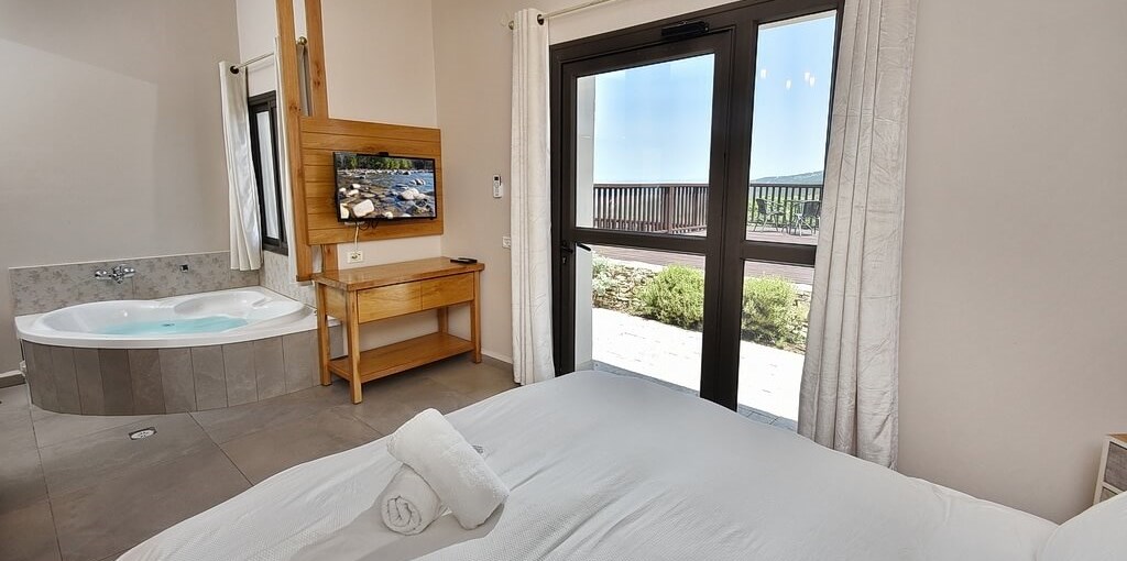 צימר מעל המעיין צימר מעל המעיין - סוויטה 2 (8).jpg