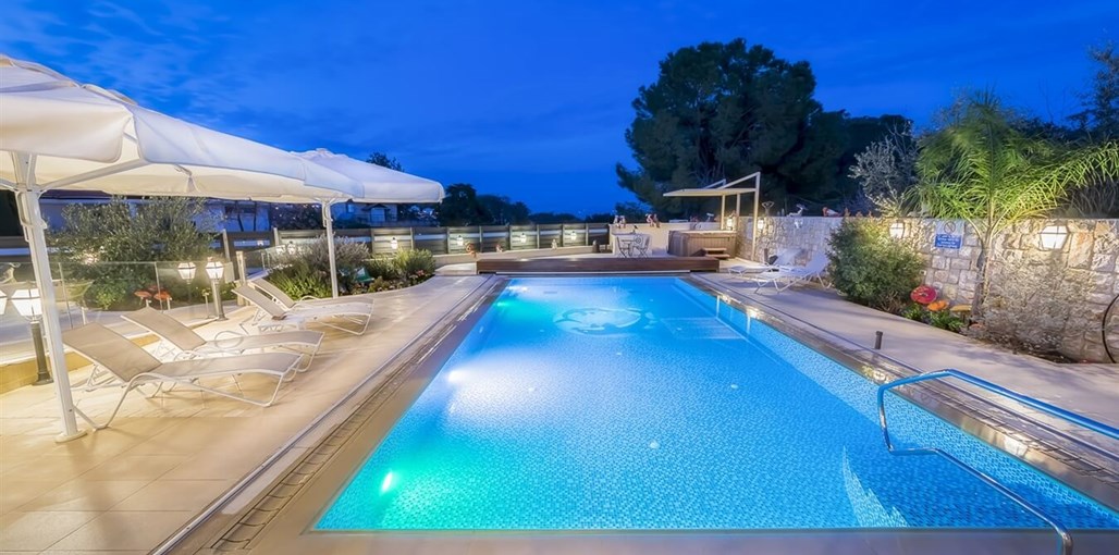 אחוזת וילאר bookingערב_7.jpg