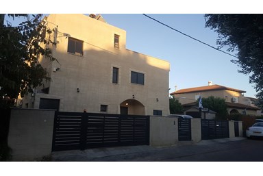 וילה בגבעה - מתחם החוץ