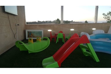 וילה בגבעה - מתחם החוץ