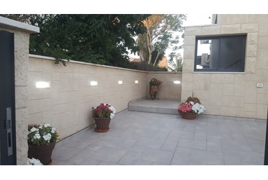 וילה בגבעה - מתחם החוץ