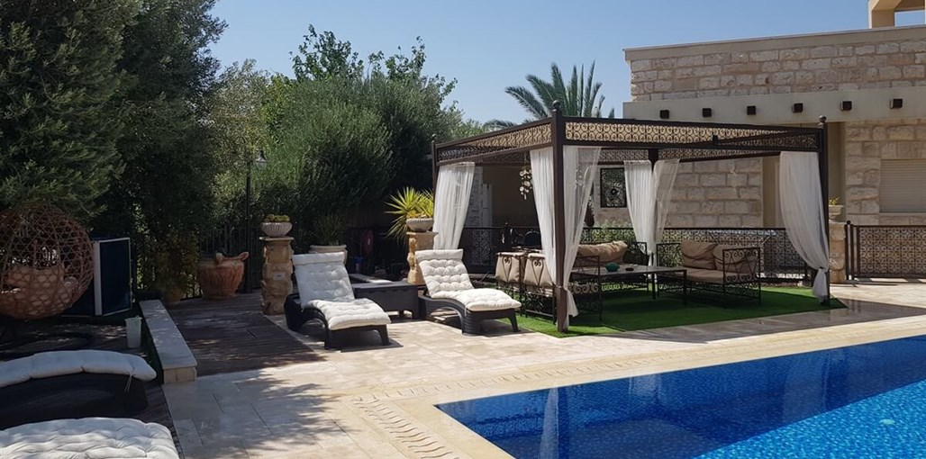 חלום בכנרת חצר ובריכה (11).jpg