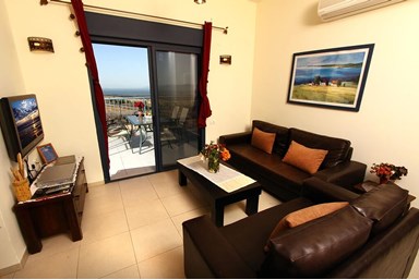 בקתות ארץ כנרת - סוויטת ענבלים 