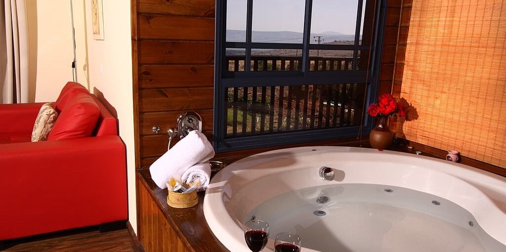 בקתות ארץ כנרת בקתות עץ (6).jpg