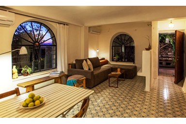 הקן בית נופש רומנטי בעין כרם