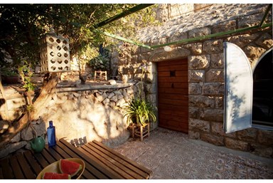 הקן בית נופש רומנטי בעין כרם