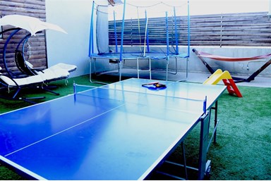 Sweet Amor - סוויט אמור - בריכה וג'קוזי בחצר