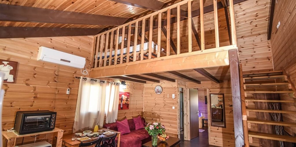 רחש הגלים בקתות העץ (2).JPG