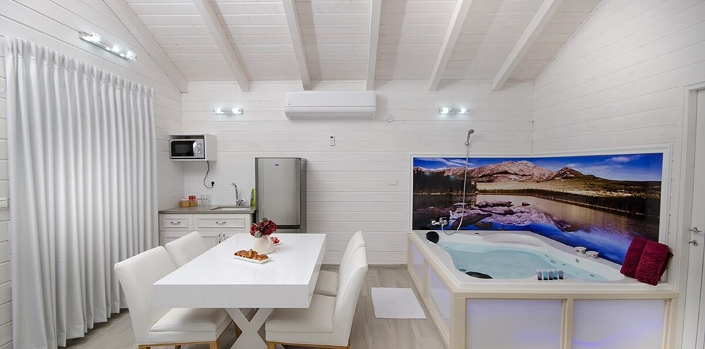 חלון לנוף גן עדן ונסיכה (1).jpg