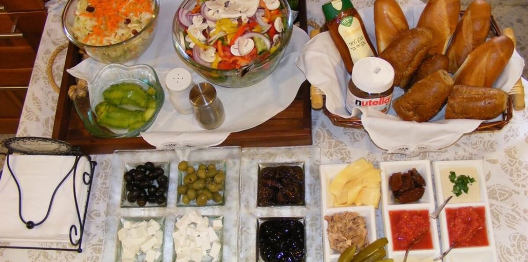 צימר אחוזה בכפר ארוחת הבוקר (2).JPG