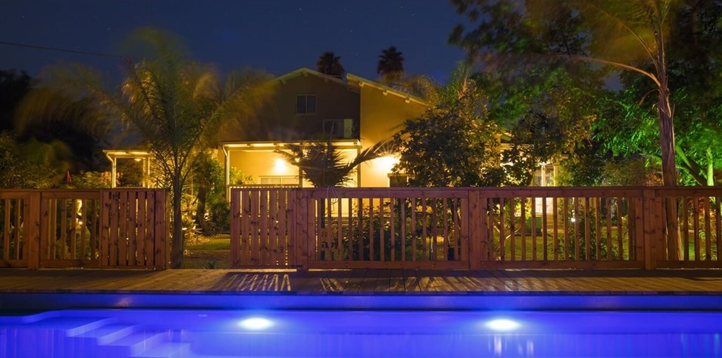 צימר אחוזה בכפר החצר והבריכה(12).jpg