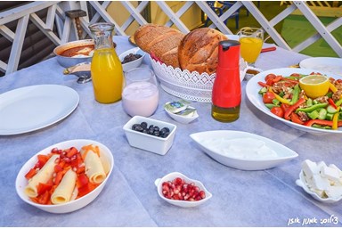 אחוזת פלטרין - מתחם הבריכה והחצר