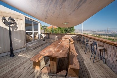 חאן נס - החצר והנוף