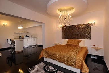 זריחת הירדן בכנרת - החצר והבריכה