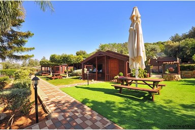 בקתות תכלת וארגמן - הבקתות המשפחתיות