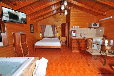 בקתות תכלת וארגמן