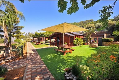 בקתות תכלת וארגמן