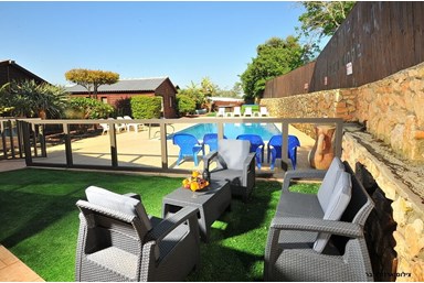 בקתות תכלת וארגמן