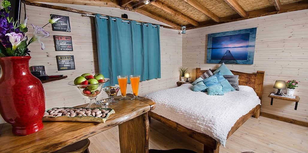 תמר על הים שקד (1).jpg