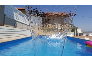 אחוזת דור - מתחם החוץ והבריכה