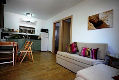 אצלנו בחצר - נאות הכיכר - הצימר