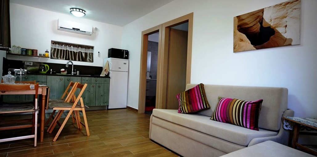 אצלנו בחצר - נאות הכיכר DSC_0131.JPG