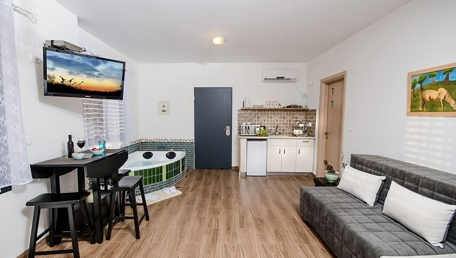 נוף לאהבה 28 (Big).jpg