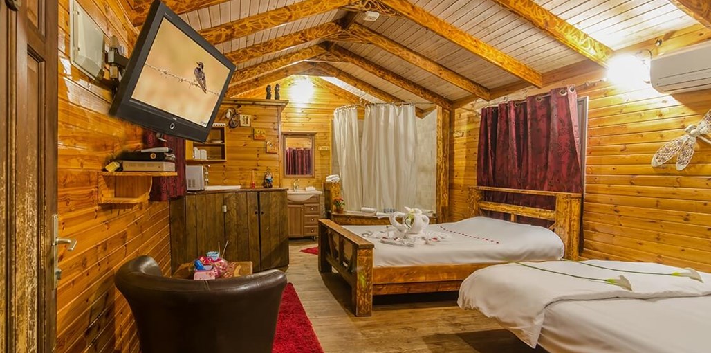 צימרים דרך הזית בקתות עץ זוגיות (1).jpg