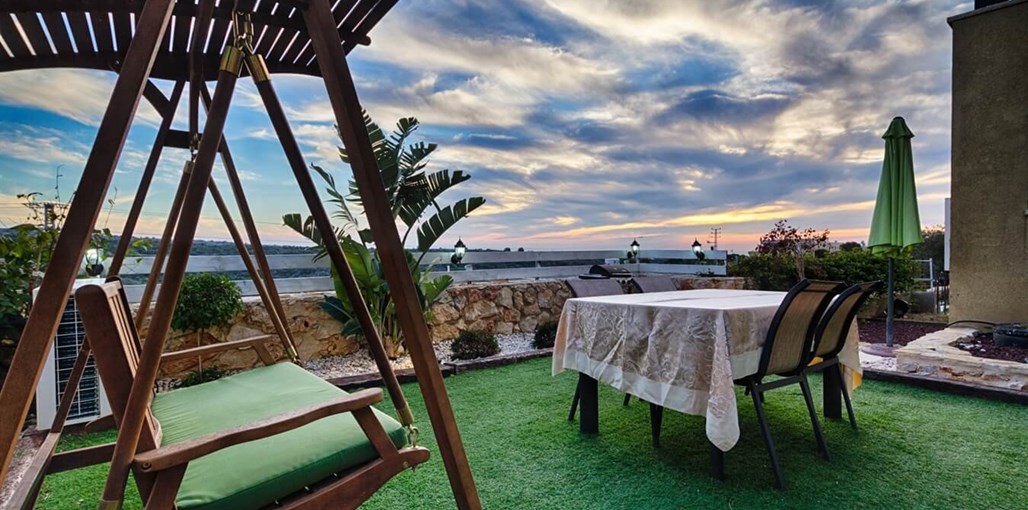 סוויטה מוריה חצר והבריכה (1).jpg