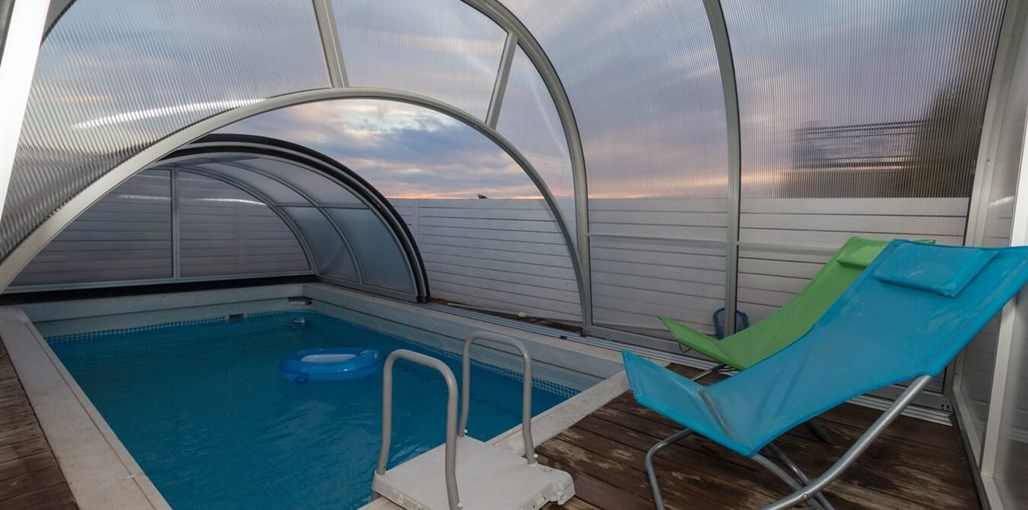 סוויטה מוריה חצר והבריכה (6).jpg