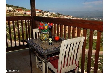 בקתות לב כנרת - החצר והסביבה 