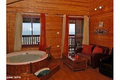 בקתות לב כנרת - החצר והסביבה 