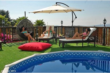 קסם התמר - החצר והבריכה