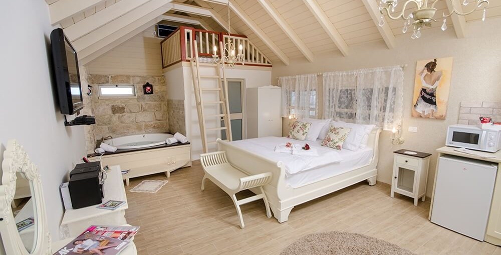 פרובנס בגן סוויטת רקפת (3).jpg