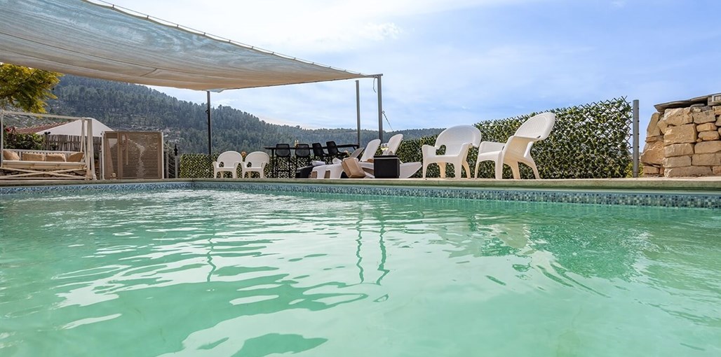 עיינות ספיר החצר והבריכה (11).jpg