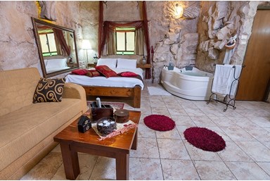 הבקתה של איה - בקתה 2