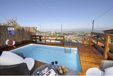 אל גיא אוני - החצר והנוף