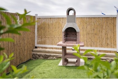 אהבה בגולן - החצר והבריכה