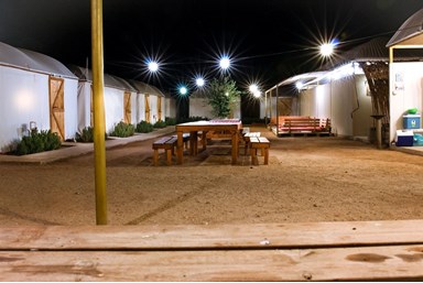 חאן אתנחתא במדבר - אוהלים ל- 16