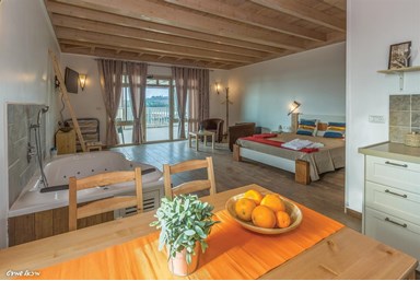 ברמה מעל הכנרת - המרפסת והנוף