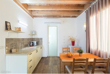 ברמה מעל הכנרת - המרפסת והנוף