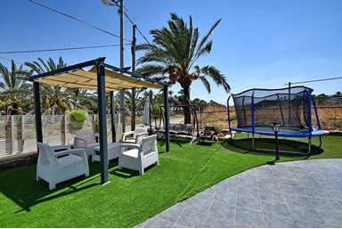 הסוויטה של דני ודורית - הבריכה, החצר והנוף