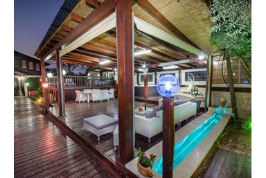 ספא בגורן - בקתה בספא - החצר והבריכה